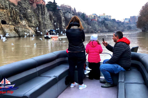 تبليسي: رحلة بحرية لمشاهدة المدينة على النهر