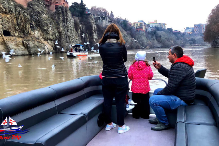 تبليسي: رحلة بحرية لمشاهدة المدينة على النهر