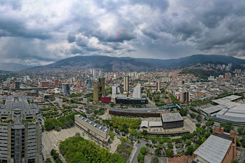 Medellín: City Tour with Comuna 13 and Graffiti Tour