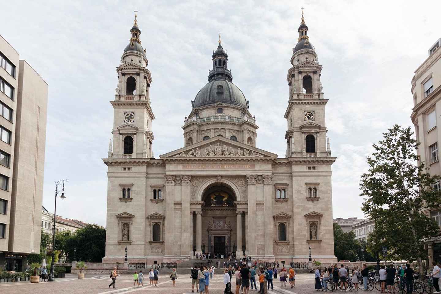 Budapest: St. Stephen's Basilica Tour with Music Performance
