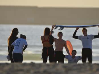 Porto: Surf Lesson with the First Surf School in Porto!