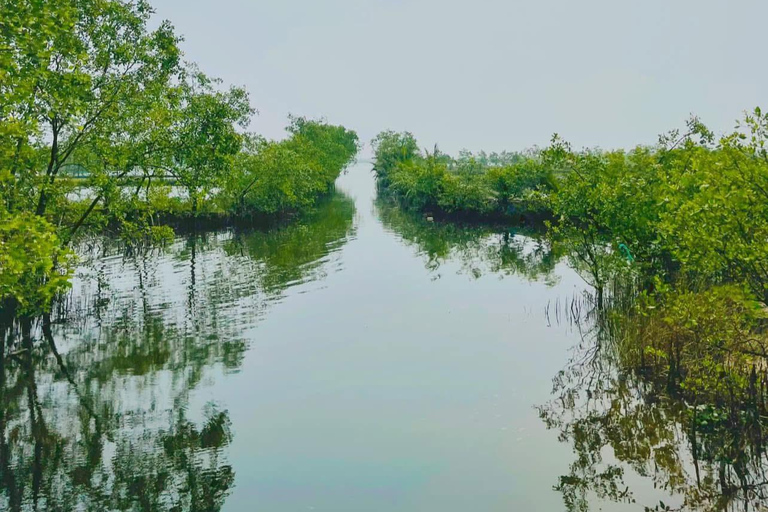 Hue Tour to Tam Giang Lagoon & Thuan An Beach by Jeep