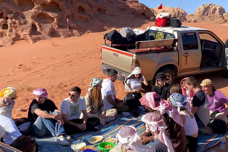 Wadi Rum: tour di 2 giorni in 4x4 con guida beduina