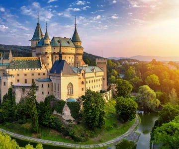 De Bratislava: Bojnice, Banská Štiavnica, Čičmany