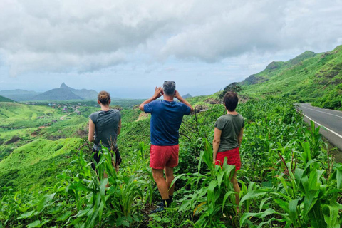 Praia: Wycieczka Longueira - Pico Riba z piknikiemPraia: Wycieczka Longueira – Pico Riba z piknikiem