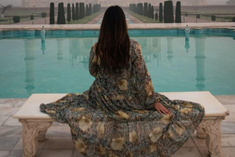 从班加罗尔出发：阿格拉泰姬陵当日往返航班之旅德里/阿格拉出发：含机场接送的全套行程（不含航班）