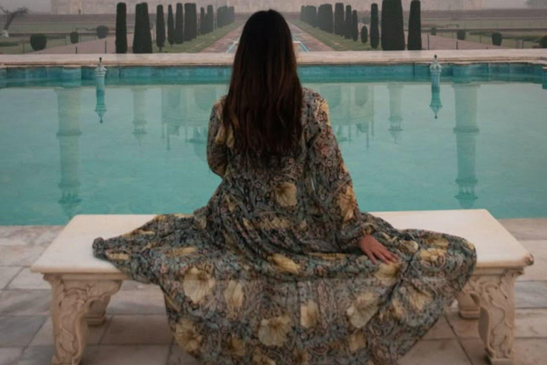 从班加罗尔出发：阿格拉泰姬陵当日往返航班之旅德里/阿格拉出发：含机场接送的全套行程（不含航班）