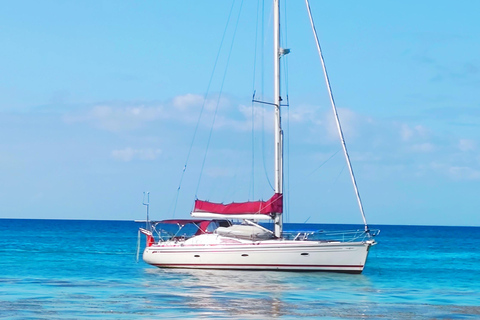 Saona Island: Private Yacht Tour with Lunch & Pickup