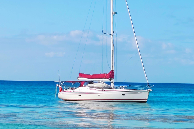 Saona Island: Private Yacht Tour with Lunch & Pickup