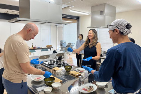Naha Makishi Public Market : Sushi making experience English guided guide