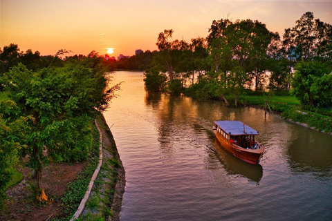 Wschód słońca nad rzeką Hoai w Hoi An