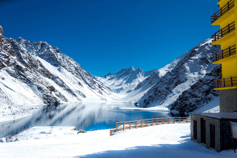 Santiago: Visit to Laguna del Inca and Portillo with llamas and picnic