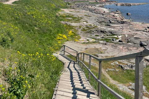 Private UNESCO Suomenlinna Tour: Fortress & Sea landscapes