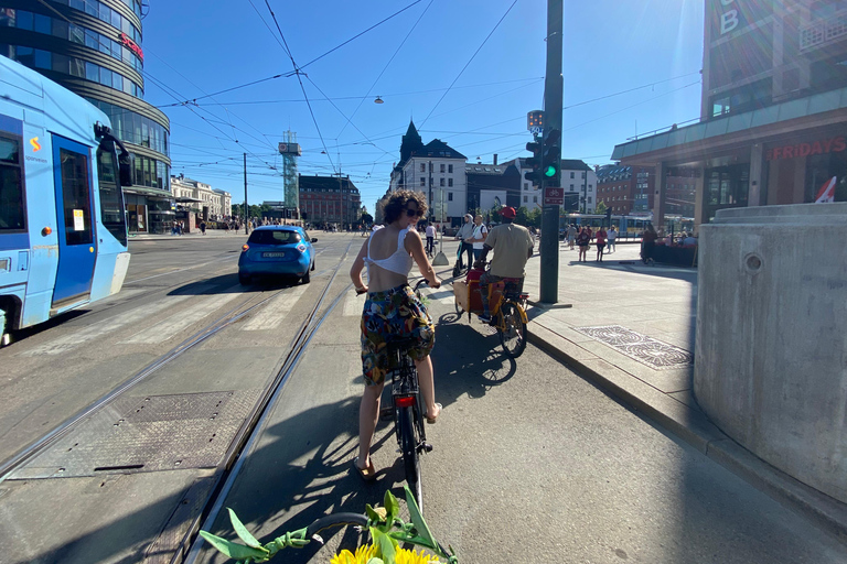 Oslo: Private Vintage Walking Tour with Photos Private Vintage Oslo Walk & Aesthetic Photos