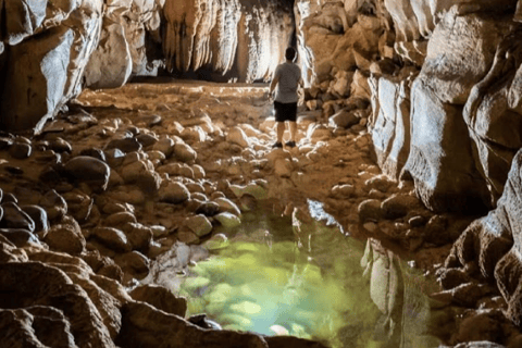 万荣：滑翔伞、三洞探秘、滑索体验、皮划艇、三湖之旅万荣：滑翔伞、三洞探险、滑索、皮划艇、三湖泊