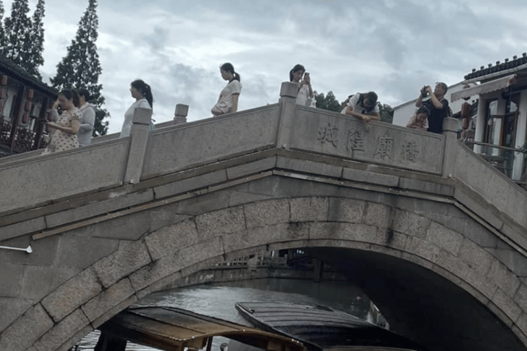 Tour Privado de 2 Días por el Skyline de Shanghái y el Jardín de SuzhouCon todas las admisiones