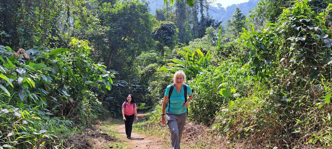 Cuc Phuong National Park - Van Long Tagestour von Hanoi aus