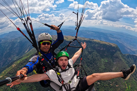 Skärmflygning Chicamocha Canyon, San Gil