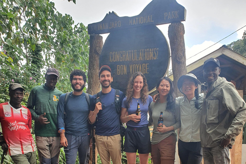 Kilimandjaro : 6 jours d&#039;ascension de la route Machame en pleine lune
