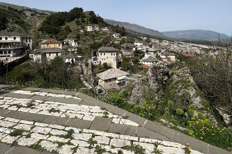 من تيرانا: بيرات، جيروكاستر، وكساميل، جولة لمدة يومين