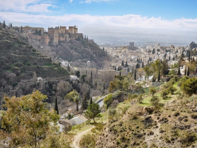 Granada: Discover the Andalusian heritage of Nazari Granada