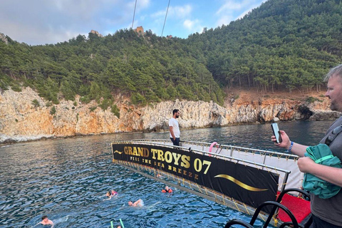 Alanya: Pirate Boat Trip with Swimming and Foam Party Alanya: Pirate Boat Trip with Transfer
