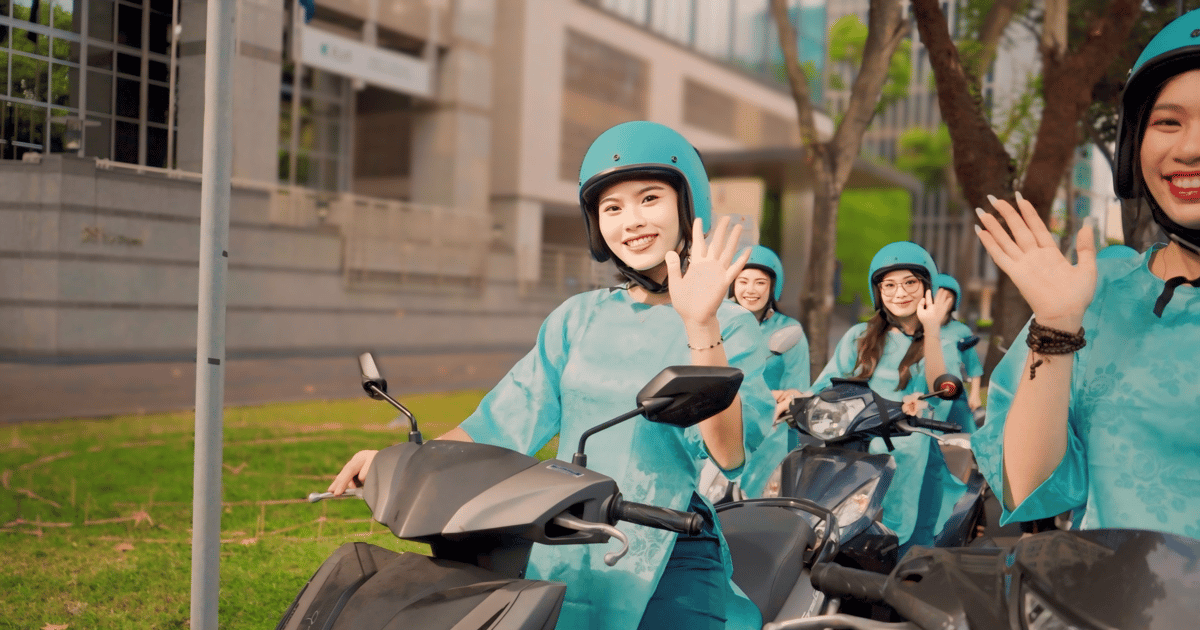 Saigon: Premium Award-Winning Food Tour with Female Riders