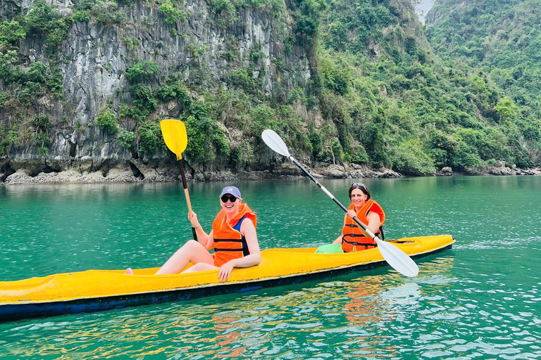 2-tägige Ha Long Bay Island Cruise Tour mit einem 3-Sterne-Kreuzfahrtschiff