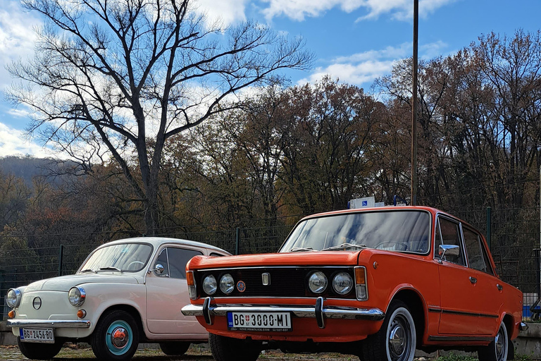 Musée Tito et montagne Avala avec voiture rétro