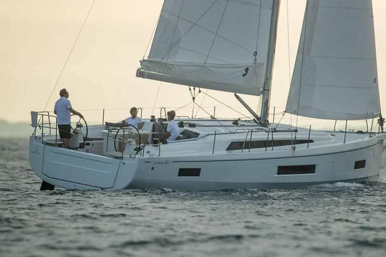 Lagos: Beneteau Oceanis 40.1 Private Sailing Experience