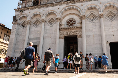 From Livorno Cruise Port: Bus Transfer to Pisa and Lucca Transfer with Walking Tour in Lucca