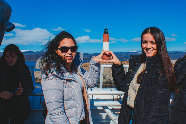 Ushuaia: Boat Trip to Isla Martillo: Penguins in the Beagle Channel Ushuaia: Navigation to Martillo Island: Penguins along the Beagle Channel