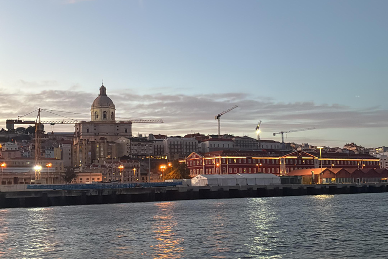 Sunset aboard a sailboat in Lisbon! Sunset aboard a sailing boat in Lisbon!