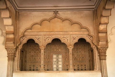 Desde Delhi: Visita al Taj Mahal con todo incluido en el Gatimaan ExpressÚnico servicio de guía turístico en la ciudad de Agra