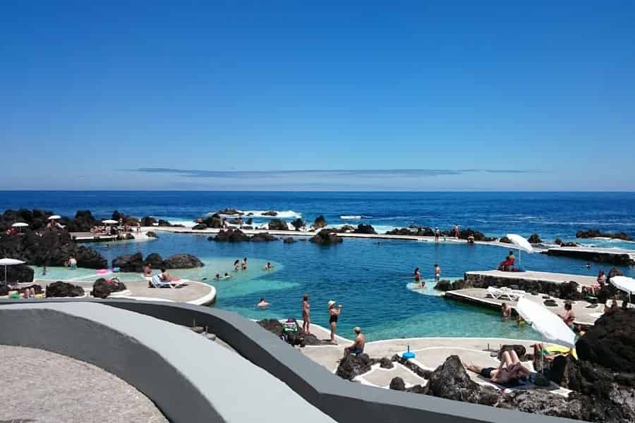 Der perfekte Kontrast: Fanal-Wald, Porto Moniz & Seixal. Foto: GetYourGuide Der perfekte Kontrast: Fanal-Wald, Porto Moniz & Seixal. Foto: GetYourGuide