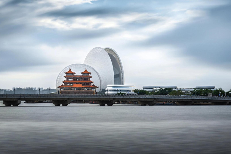 Zhuhai: Bridge Boat Tour, Qi'ao Island & Lunch Day Trip