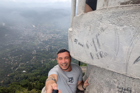 The Ambuluwawa & Kandy`s Best Spot Guide Tuk Tuk Experience