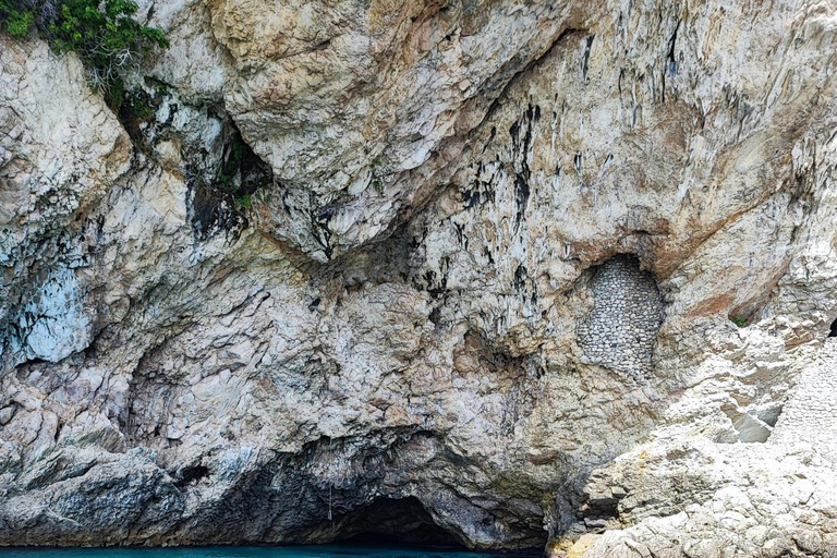 Taormina Giardini Naxos: Boat Tour with Aperitif & SwimMasks Giardini Naxos: Boat Tour with Swim Masks and Aperitif