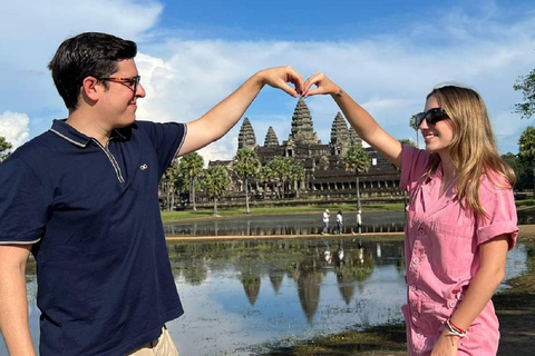 Siem Reap: Całodniowa wycieczka do świątyni Angkor Wat z zachodem słońcaWspólna wycieczka