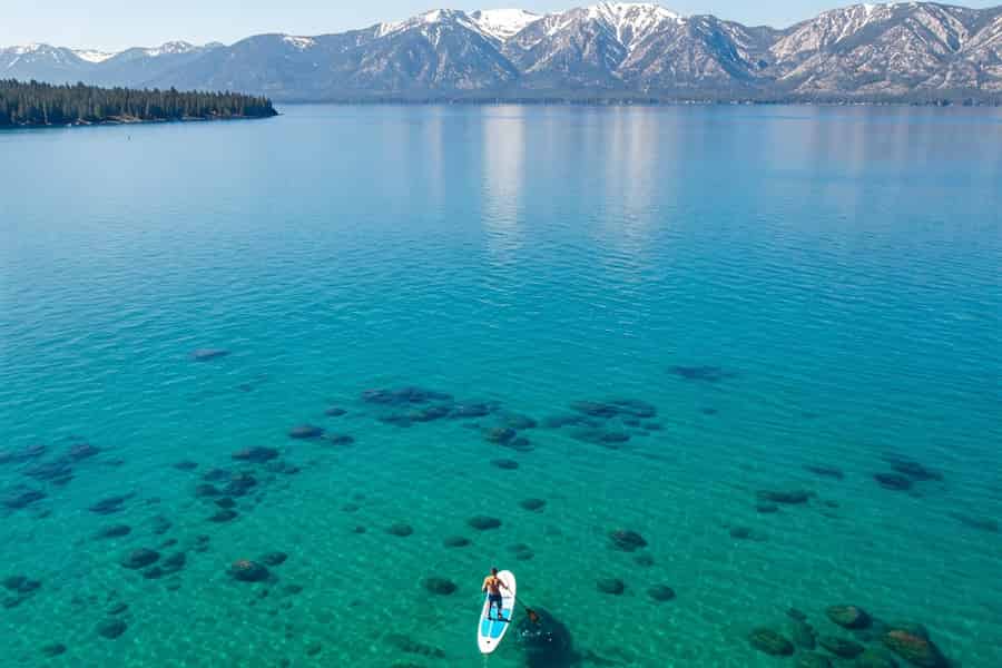 Lake Tahoe: Stand-Up-Paddleboard-Verleih im Camp Richardson. Foto: GetYourGuide