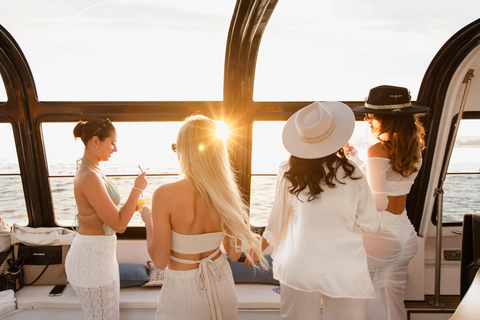 Lisbon – Sangria Social Premium Boat Experience Lisbon: Sangria Vibe Premium Boat Experience