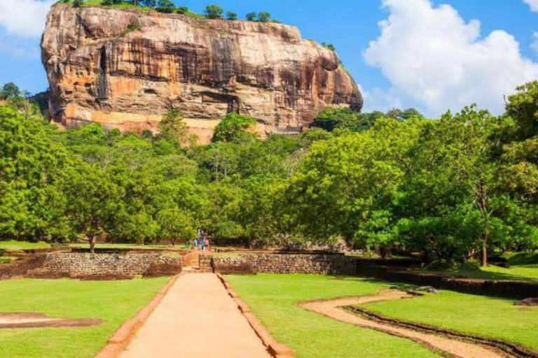 2-Day Kandy City Tour and Sigiriya Cultural Adventure Tour