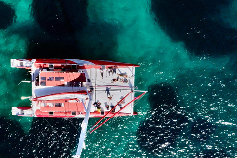 Marseille : Calanques Katamaran-Kreuzfahrt mit Mittagessen und Wein