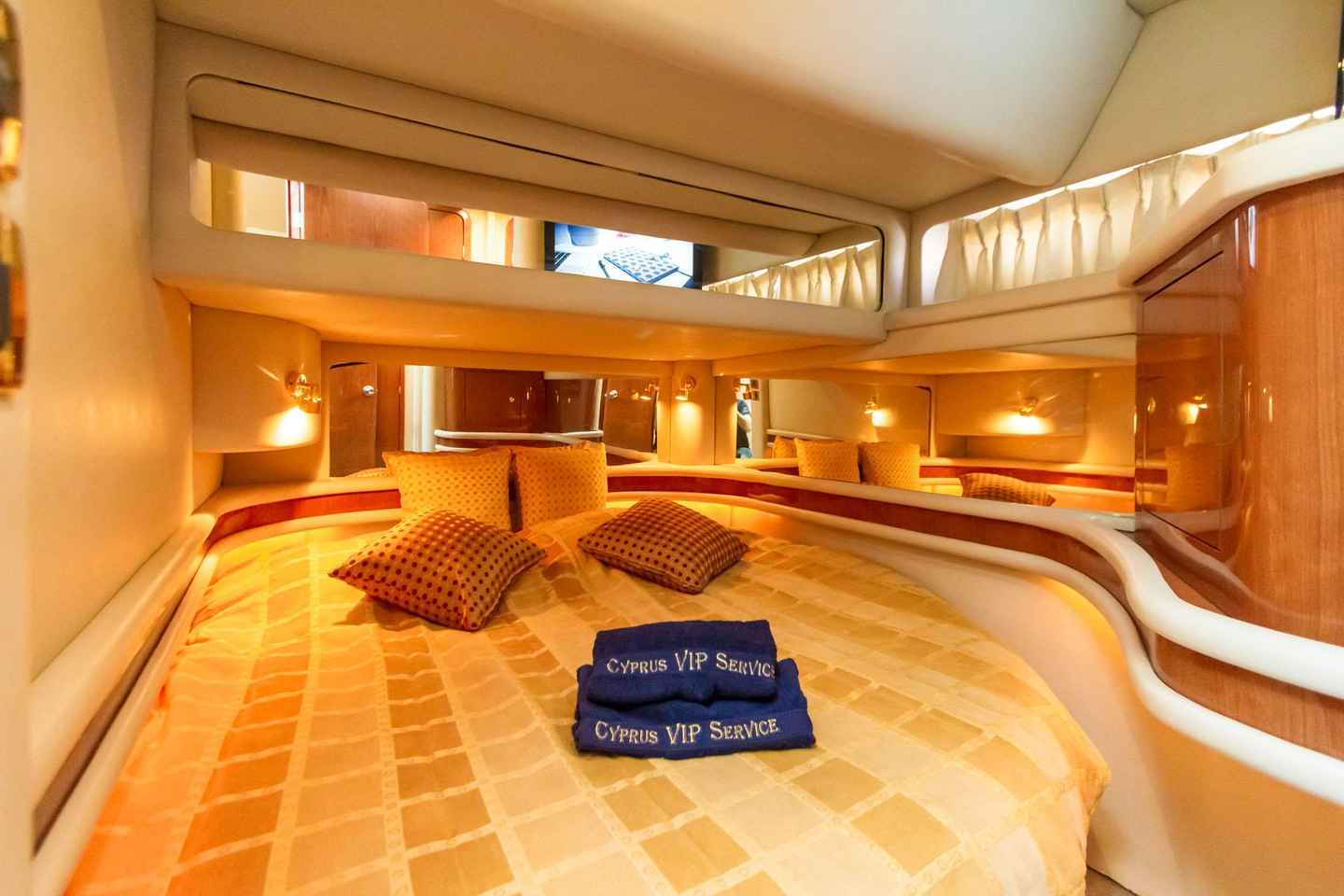 ボイジャー シーレイ52 ヨロスキプ海上クルーズ