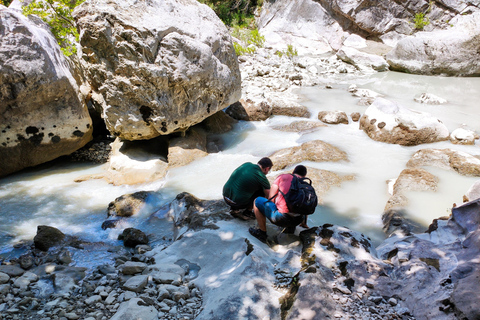 &quot;Grotte de Pëllumbas et rivière Erzeni : Randonnée et baignade&quot;