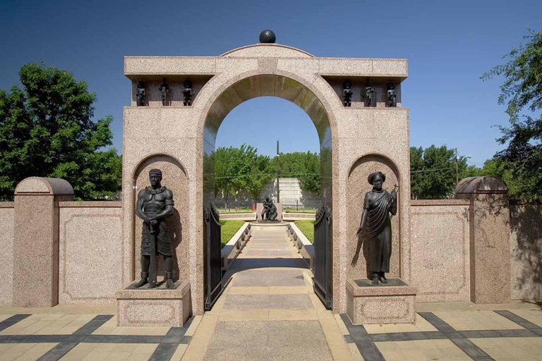 Dallas: Black History Guided Tour with Trivia Games