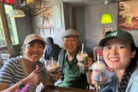 Ho Chi Minh City: Downtown Walking Tour with Local Join-group tour