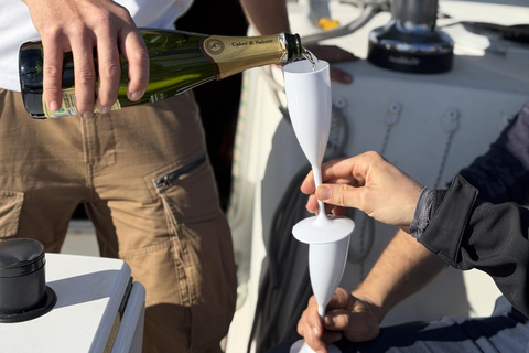 Barcelona: Sunset Boat Trip with Cava Wine and Snacks Sunset: Shared Tour with Cava, Drinks and Snacks