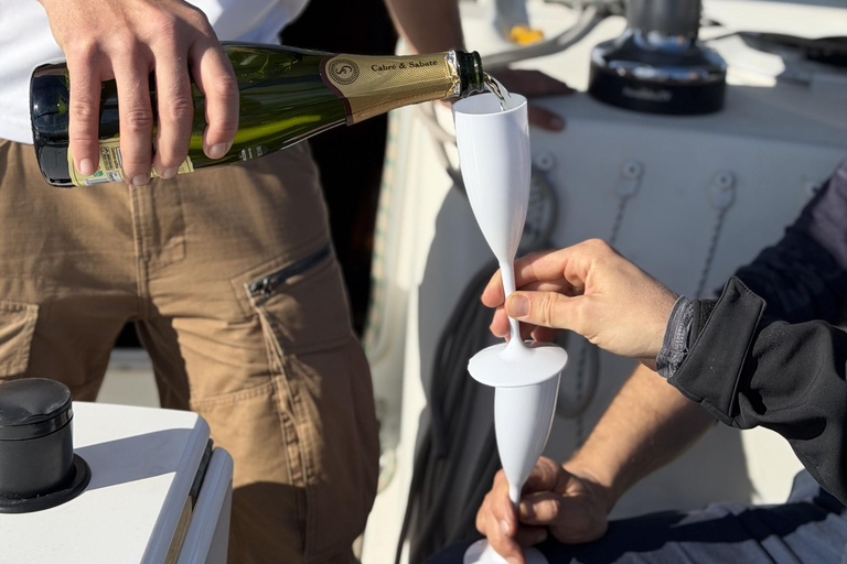 Barcelona: Sunset Boat Trip with Cava Wine and Snacks Sunset: Shared Tour with Cava, Drinks and Snacks