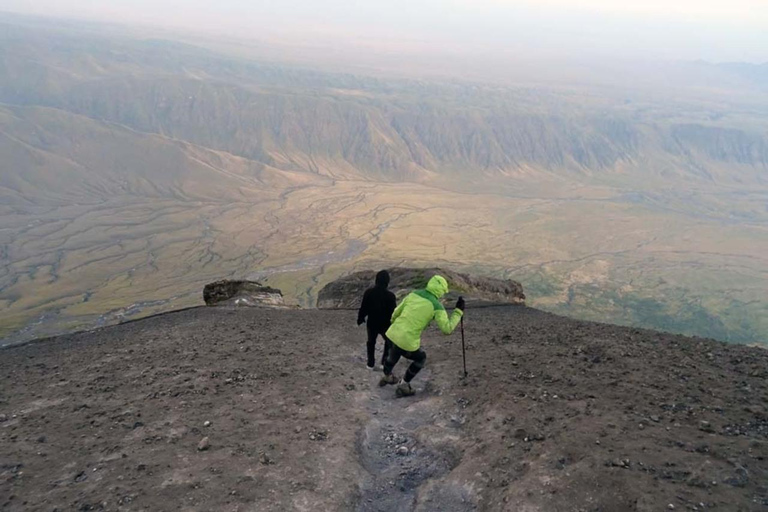 Safari de 3 días por el lago Natron | Trekking por el Ol Doinyo LengaiSafari de 3 días en el lago Natron | Caminata por el Ol Doinyo Lengai